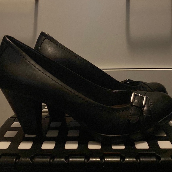 Brand new Aldo black solid pumps. Genuine leather. Never miss a beat with this. - Picture 2 of 5